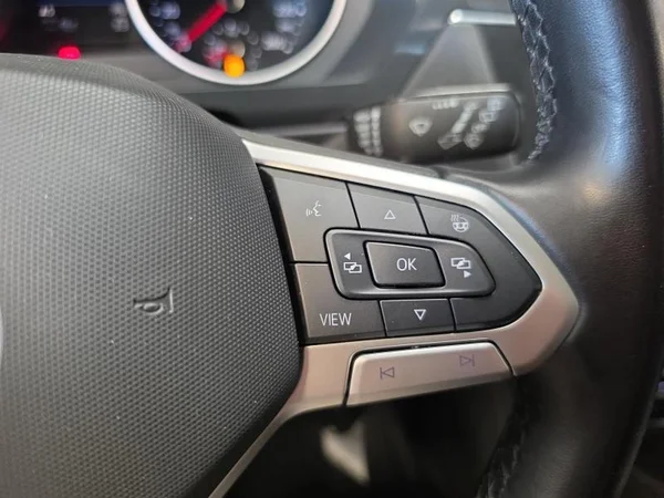 VOLKSWAGEN Tiguan Dsl (2021) — foto 9 van 36