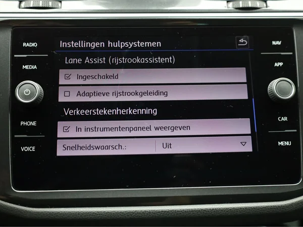 VOLKSWAGEN Tiguan (2017) — foto 14 van 22