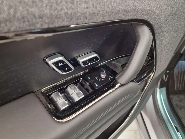 Land Rover Range Rover Sport (2025) — foto 2 van 18