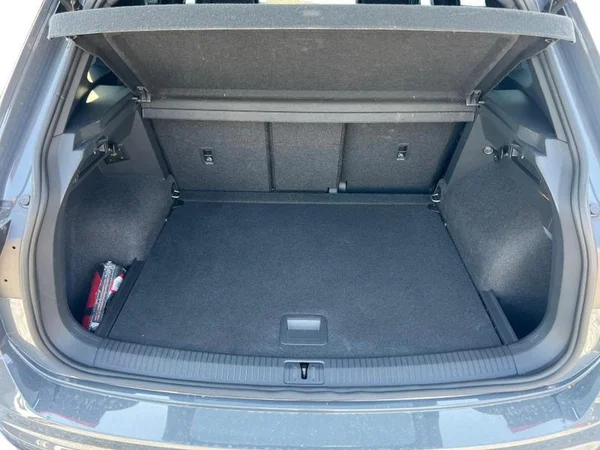 VOLKSWAGEN Tiguan (2022) — foto 9 van 29