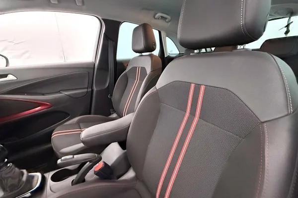 Opel Crossland (2022) — foto 10 van 31