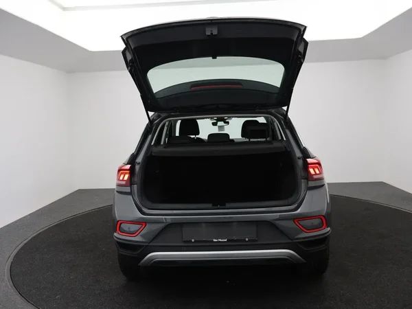 Volkswagen T-Roc (2023) — foto 11 van 23
