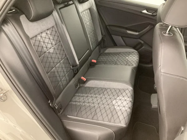 VOLKSWAGEN T-Roc (2024) — foto 22 van 36