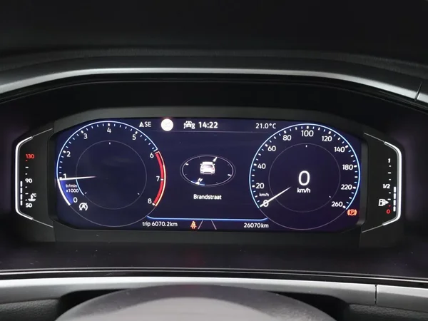 Volkswagen T-Roc (2023) — foto 21 van 23