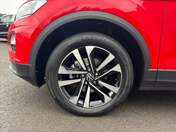 VOLKSWAGEN T-Roc (2020) — foto 8 van 16