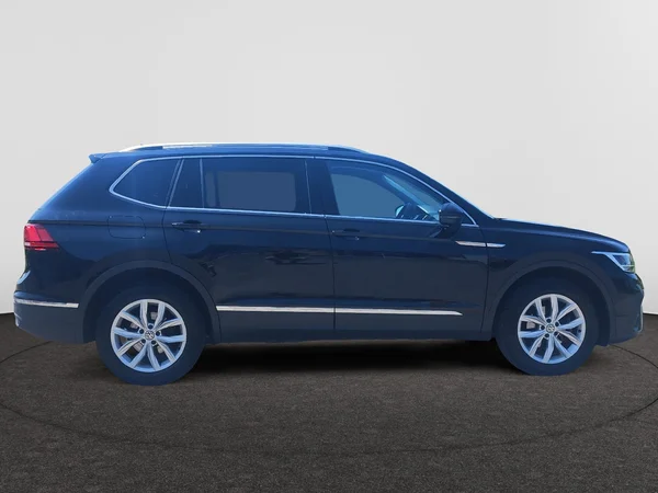 VOLKSWAGEN Tiguan Allspace (2023) — foto 10 van 13