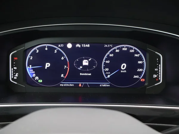 VOLKSWAGEN Tiguan (2022) — foto 13 van 27