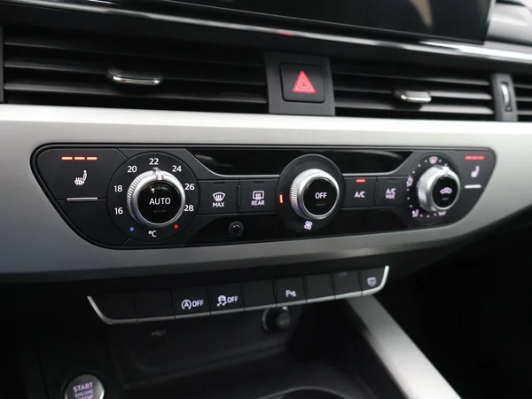 AUDI A4 Avant (2022) — foto 13 van 23