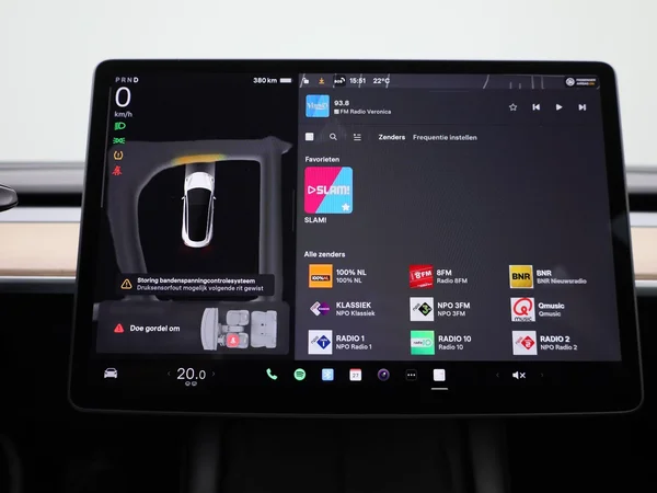 Tesla Model 3 (2023) — foto 17 van 44