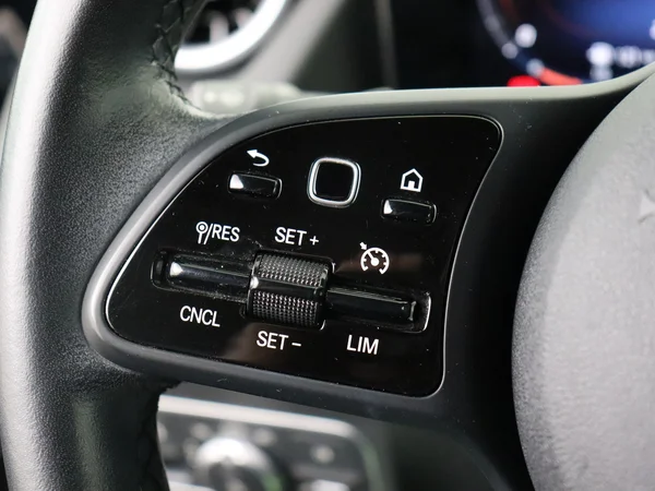 MERCEDES GLA 250 (2022) — foto 9 van 33