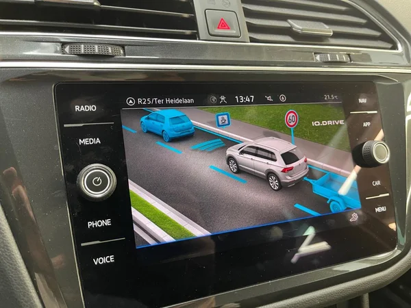 VOLKSWAGEN Tiguan (2022) — foto 15 van 24