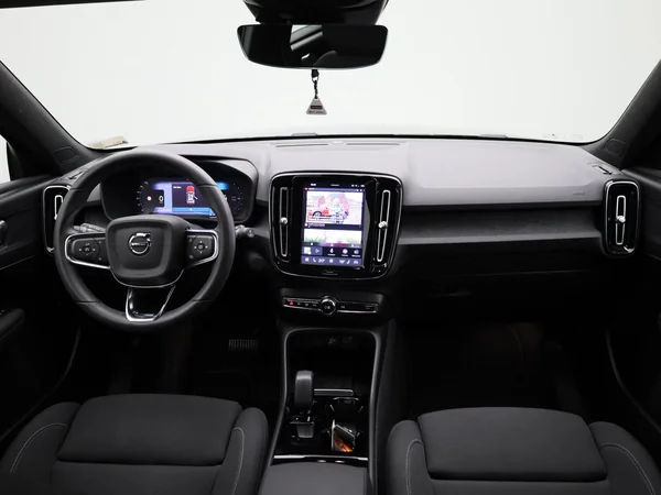 Volvo XC40 (2023) — foto 28 van 39