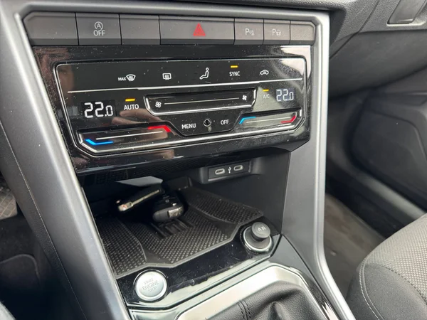 VOLKSWAGEN T-Roc (2025) — foto 4 van 16