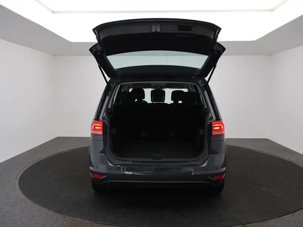 Volkswagen Touran (2023) — foto 16 van 25