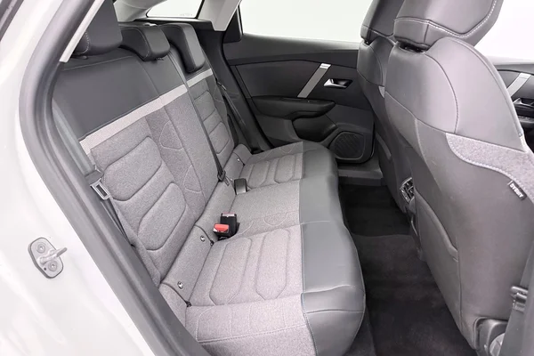 Citroen C4 (2023) — foto 6 van 39