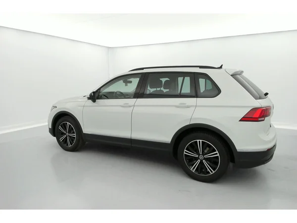 VOLKSWAGEN Tiguan (2021) — foto 35 van 36