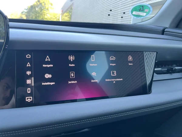AUDI Q6 e-tron (2025) — foto 13 van 24