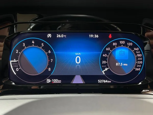 VOLKSWAGEN Golf VIII SW (2022) — foto 2 van 15