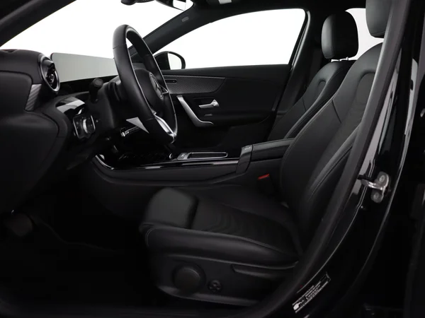 MERCEDES A 250 (2023) — foto 2 van 32