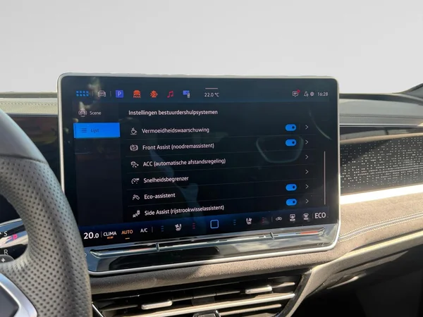 VOLKSWAGEN Passat Variant eHybrid (PHEV) (2025) — foto 14 van 25