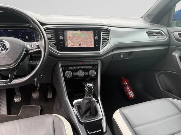 VOLKSWAGEN T-Roc Cabriolet (2021) — foto 2 van 24