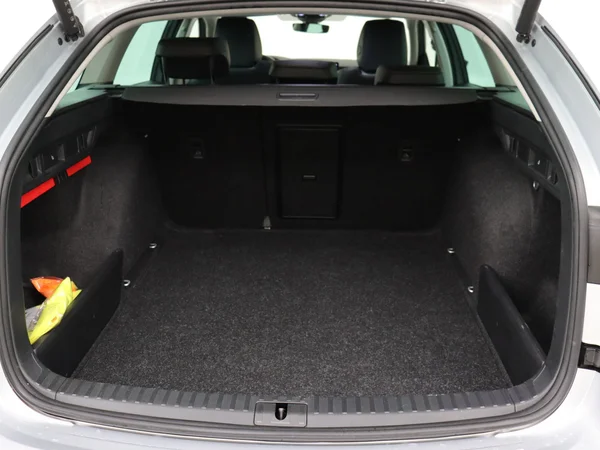 SKODA Octavia Combi (2024) — foto 6 van 19