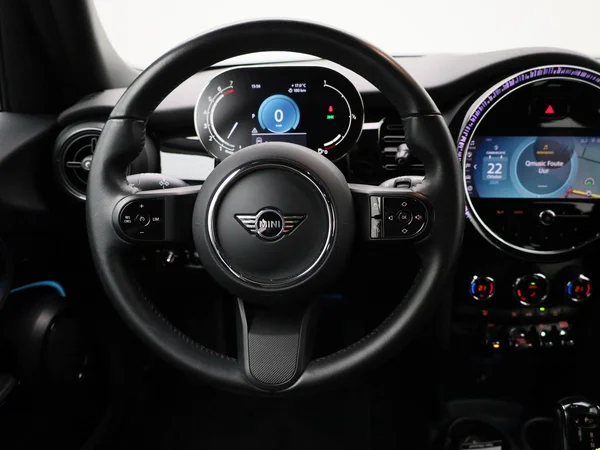MINI Cooper (2022) — foto 36 van 38