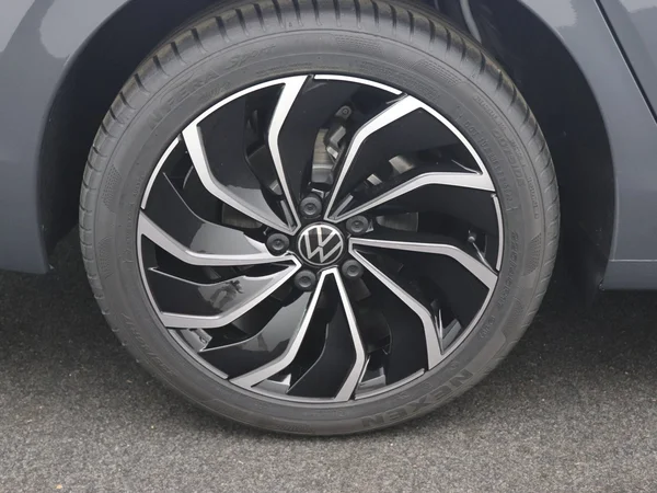 VOLKSWAGEN Golf VIII SW (2024) — foto 13 van 30