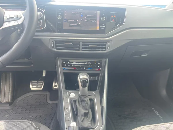 VOLKSWAGEN Taigo (2025) — foto 2 van 24