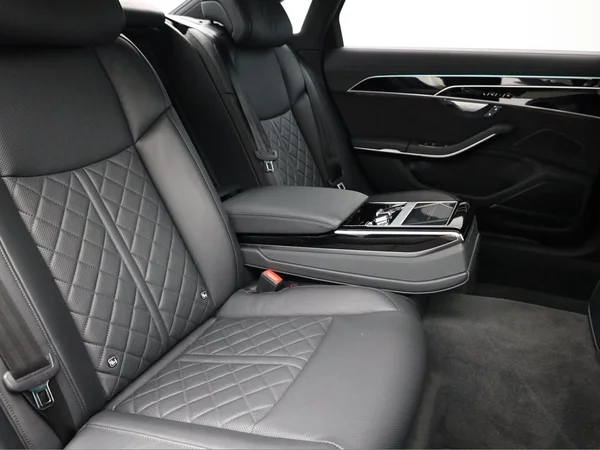 AUDI A8 Long PHEV (2023) — foto 25 van 25