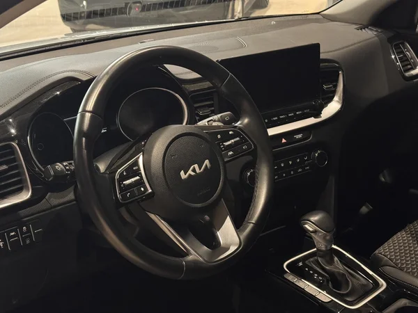 Kia Ceed (2024) — foto 17 van 21
