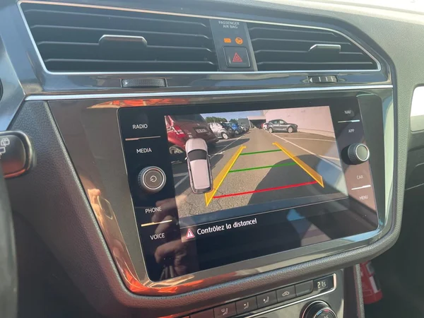 VOLKSWAGEN Tiguan (2019) — foto 13 van 21