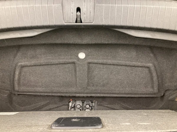 VOLKSWAGEN Touran (2020) — foto 28 van 36