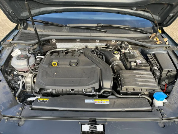 VOLKSWAGEN Passat SW (2024) — foto 4 van 14