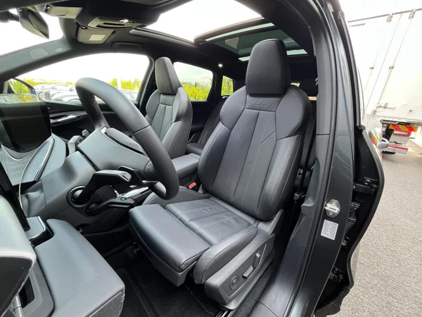 AUDI Q6 e-tron (2026) — foto 8 van 24