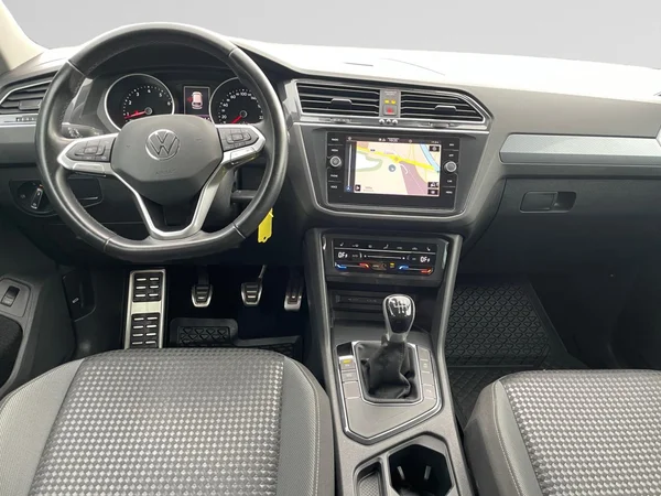 VOLKSWAGEN Tiguan (2021) — foto 15 van 21