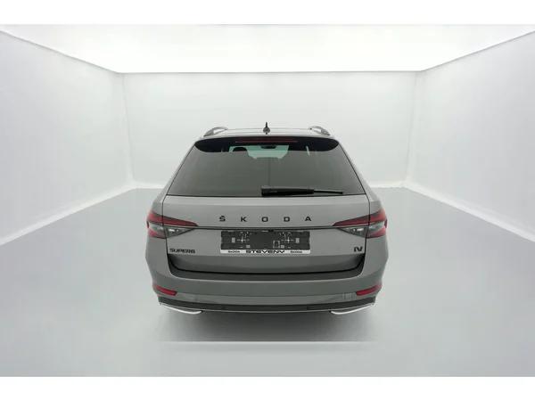 SKODA Superb Combi (2023) — foto 28 van 31