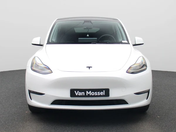 Tesla Model Y (2023) — foto 23 van 43