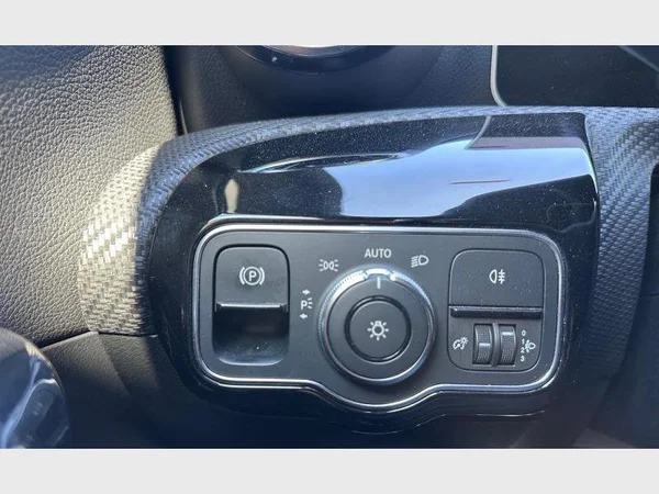 Mercedes-Benz A 180 (2019) — foto 15 van 23