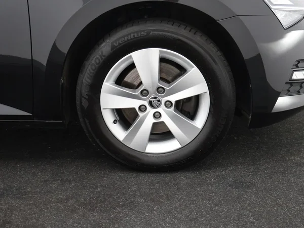 Škoda Superb (2023) — foto 10 van 29