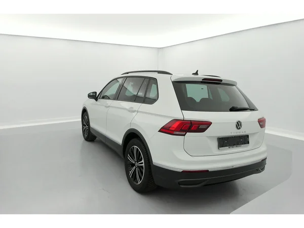 VOLKSWAGEN Tiguan (2021) — foto 2 van 36