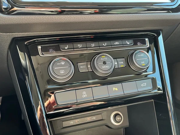 VOLKSWAGEN Touran Dsl (2022) — foto 9 van 22