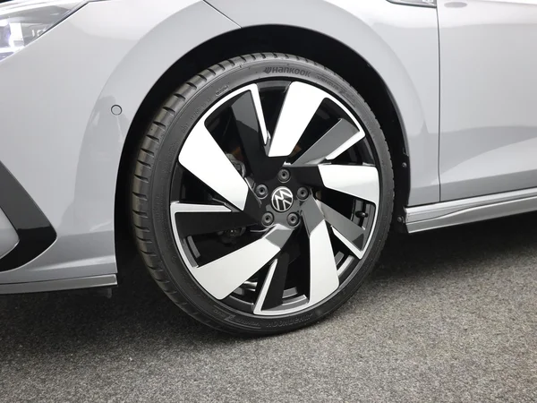 VOLKSWAGEN Golf VIII SW (2024) — foto 4 van 22
