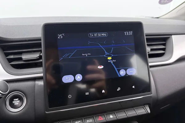 Renault Captur (2021) — foto 8 van 28