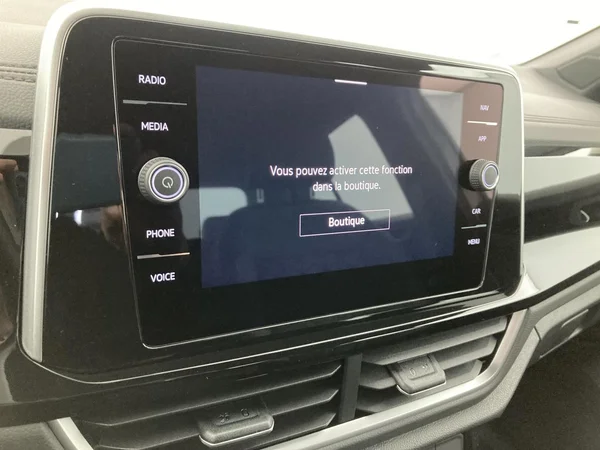 VOLKSWAGEN T-Roc (2024) — foto 13 van 36