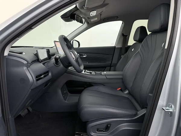 GEELY Starray EM-i (2026) — foto 2 van 29