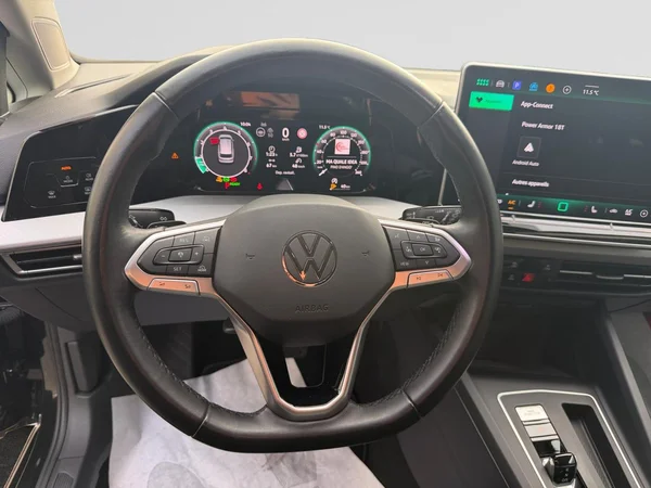 VOLKSWAGEN Golf VIII SW (2024) — foto 18 van 22
