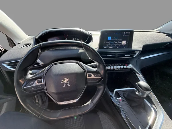 Peugeot 3008 (2018) — foto 15 van 16