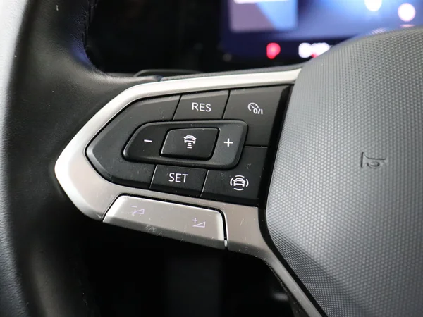 VOLKSWAGEN Golf (2024) — foto 9 van 28