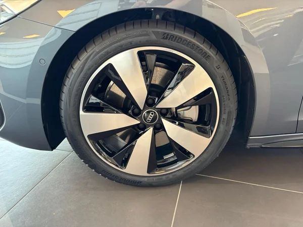 AUDI A5 Avant e-hybrid (PHEV) (2025) — foto 5 van 23